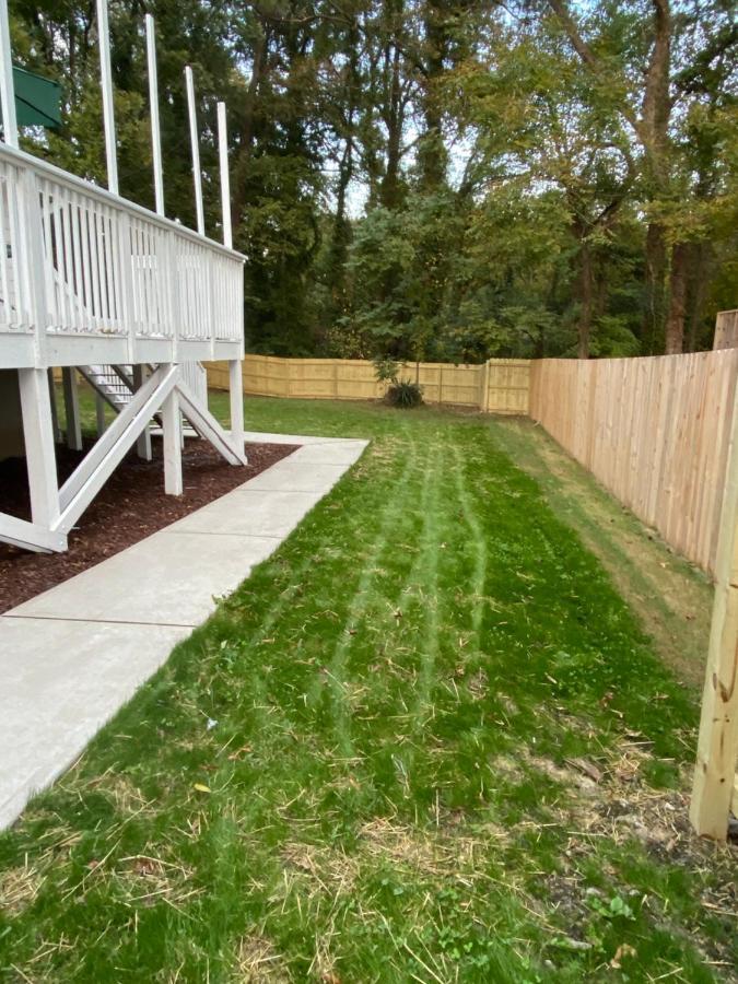 Modern 3-Bedroom, Big Fence Yard, Pets Stay Free Дарем Экстерьер фото