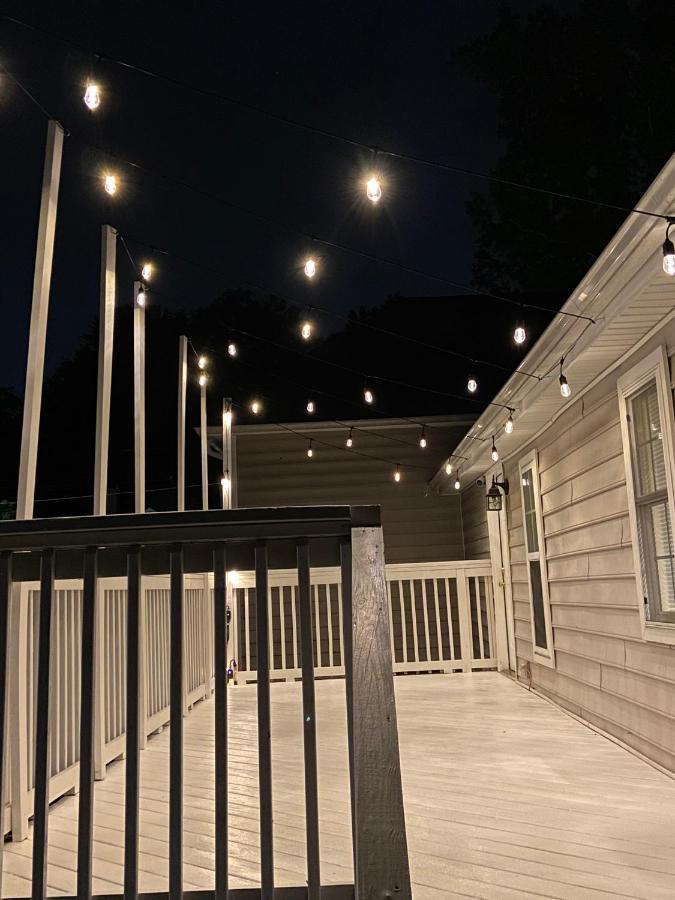 Modern 3-Bedroom, Big Fence Yard, Pets Stay Free Дарем Экстерьер фото