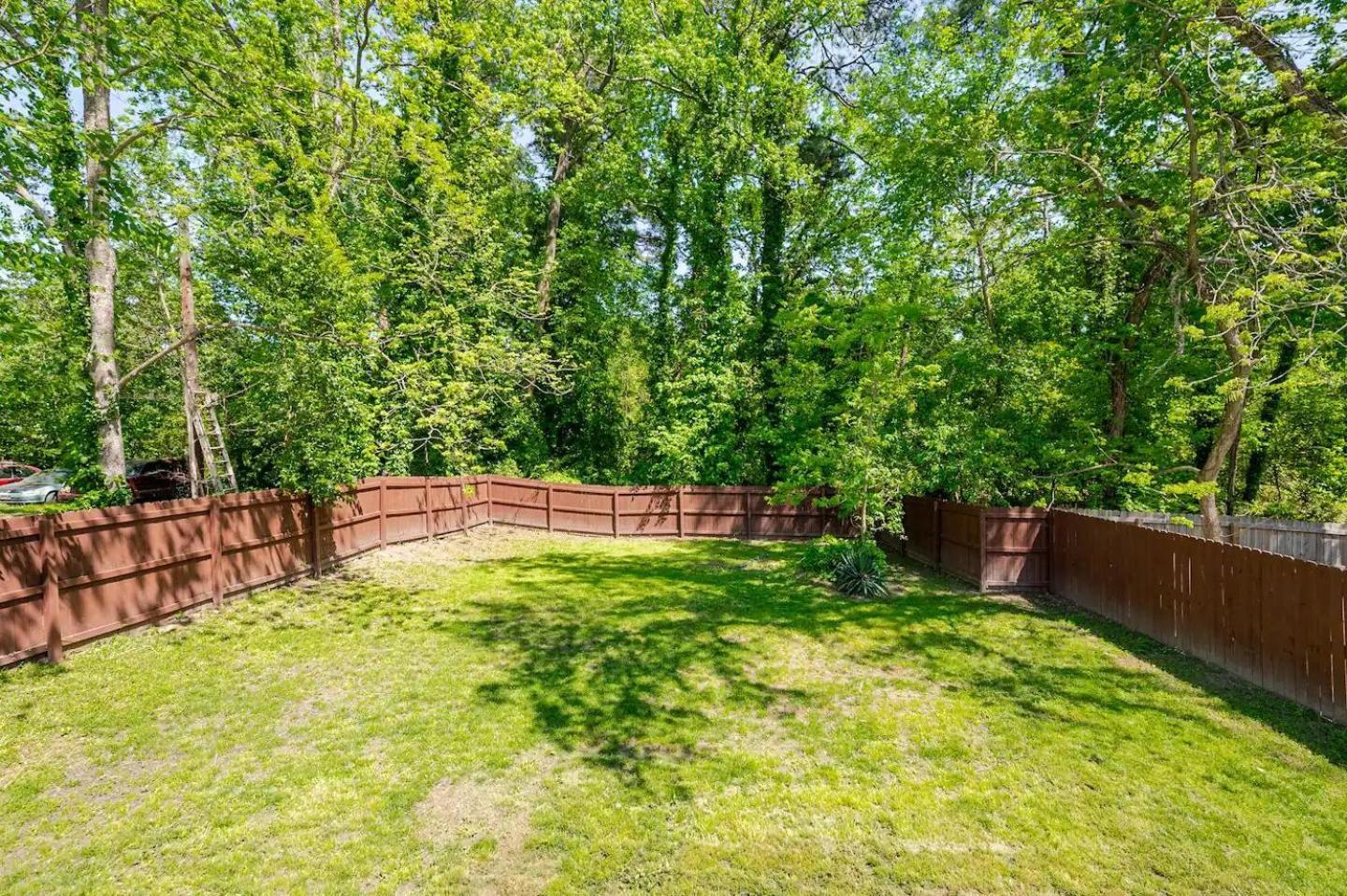 Modern 3-Bedroom, Big Fence Yard, Pets Stay Free Дарем Экстерьер фото