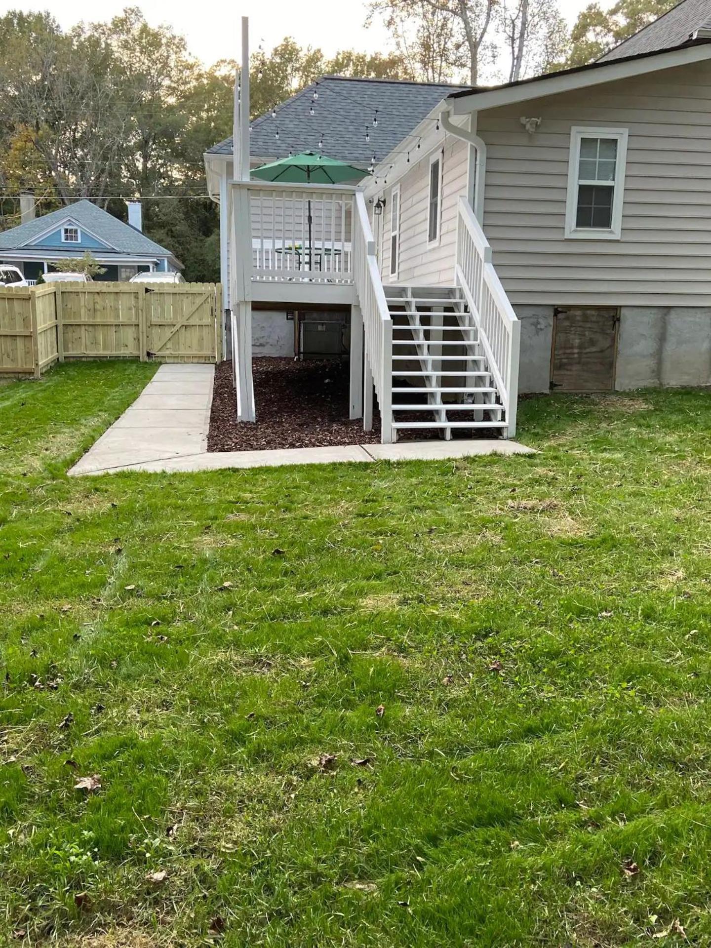 Modern 3-Bedroom, Big Fence Yard, Pets Stay Free Дарем Экстерьер фото